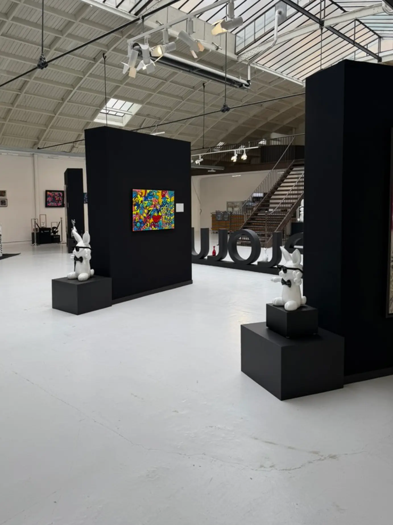 Exposition de Leloluce à l'Espace Commines, Paris — installation réalisée par Tout Schuss